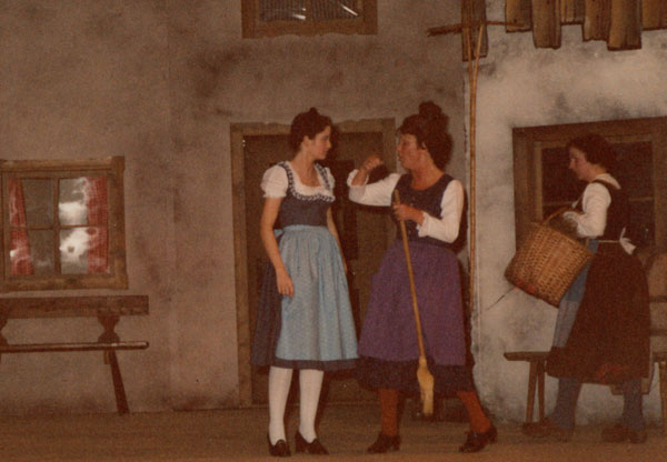 Theater_2011.09.18_1201_Veronika_1980_88.jpg